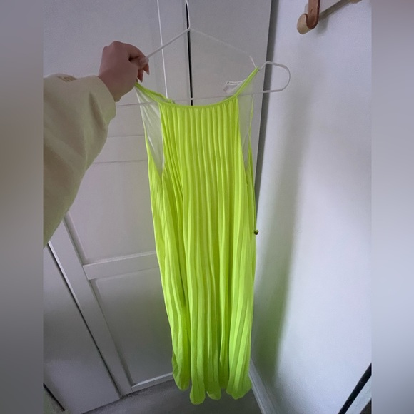 Neon pleated maxi dress - Picture 4 of 6